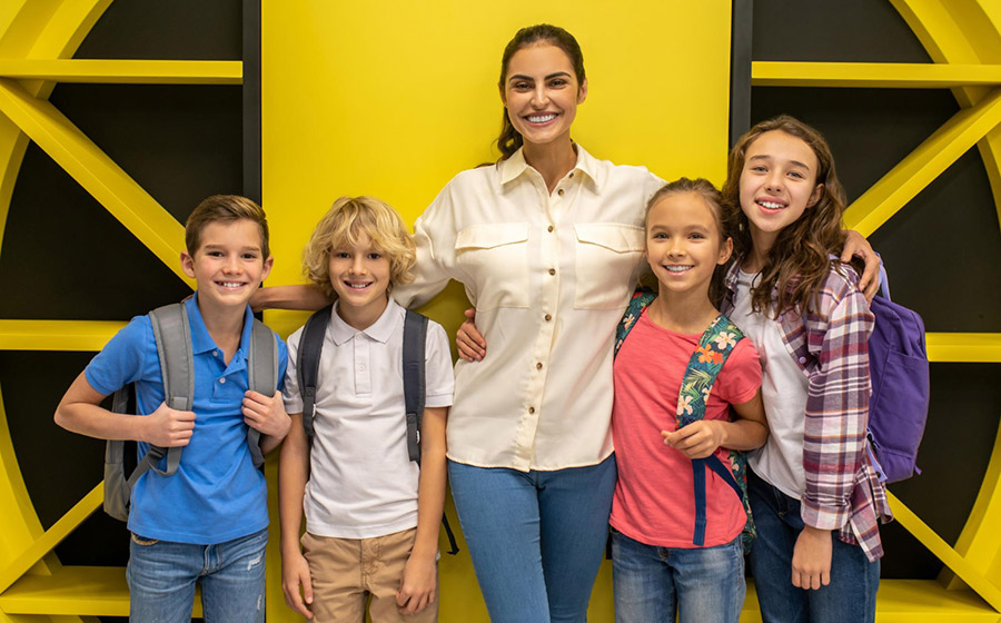 خاطره‌ی بامزه ست کردن لباس بین معلم و دو دانش‌آموز دختر در کلاس زبان